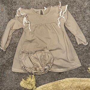 Quincy Mae Ruffle Dress and Bloomers Set Size 18-24 Months